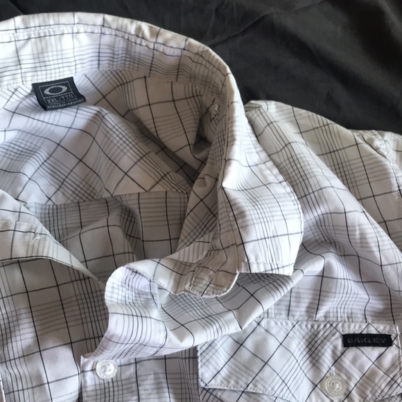Oakley S/S Lightweight Button-Up - Picture 3 of 3
